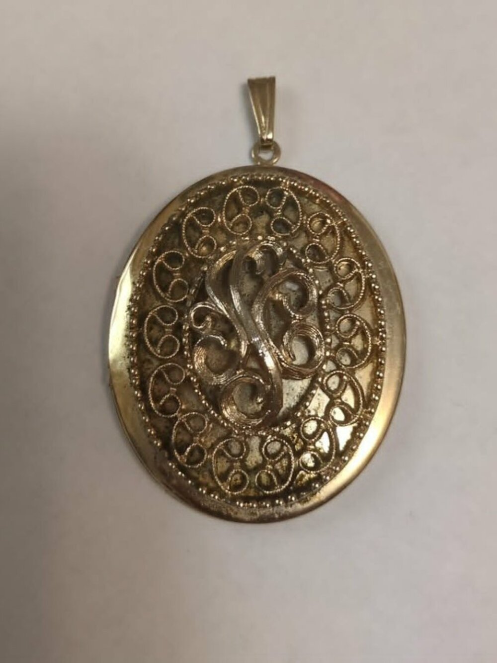 Vintage Sarah Coventry Locket Filagree Scroll Design Shiny Gold Tone Heirloom